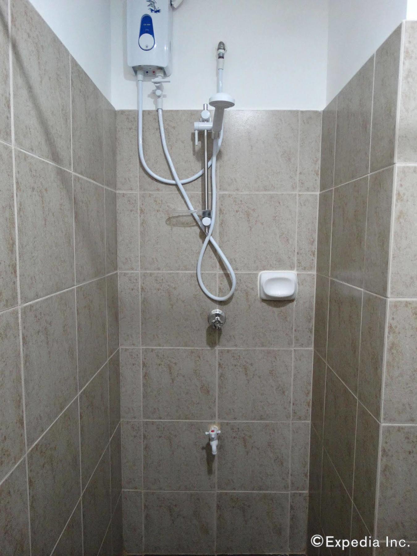 Hotel Reddoorz Near Rizal Junction