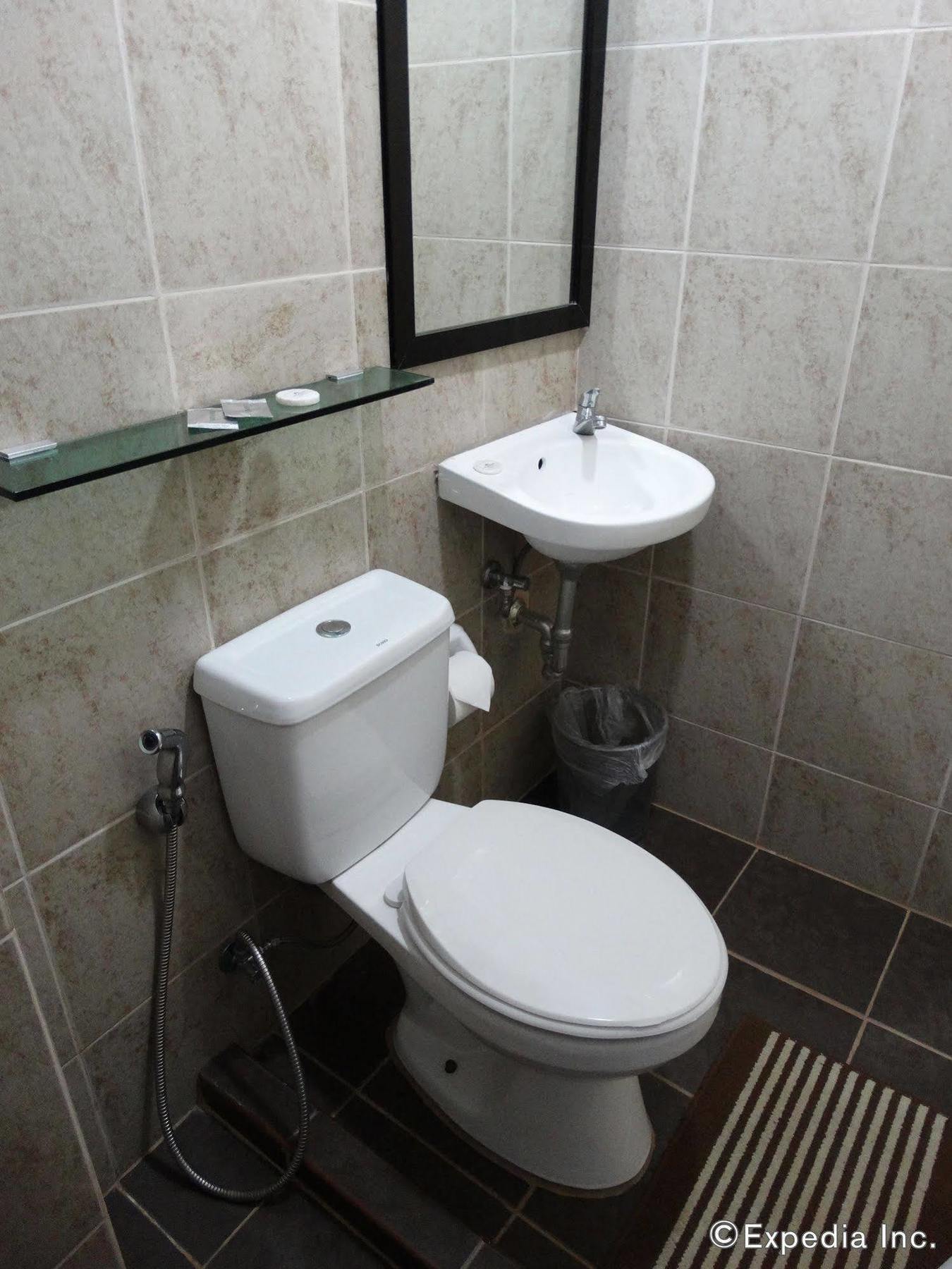 Reddoorz Near Rizal Junction Hotel