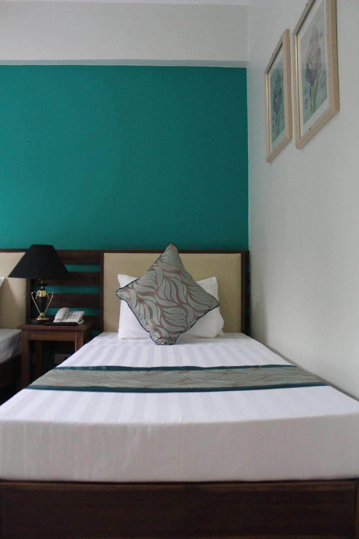 Hotel Reddoorz Near Rizal Junction 2*