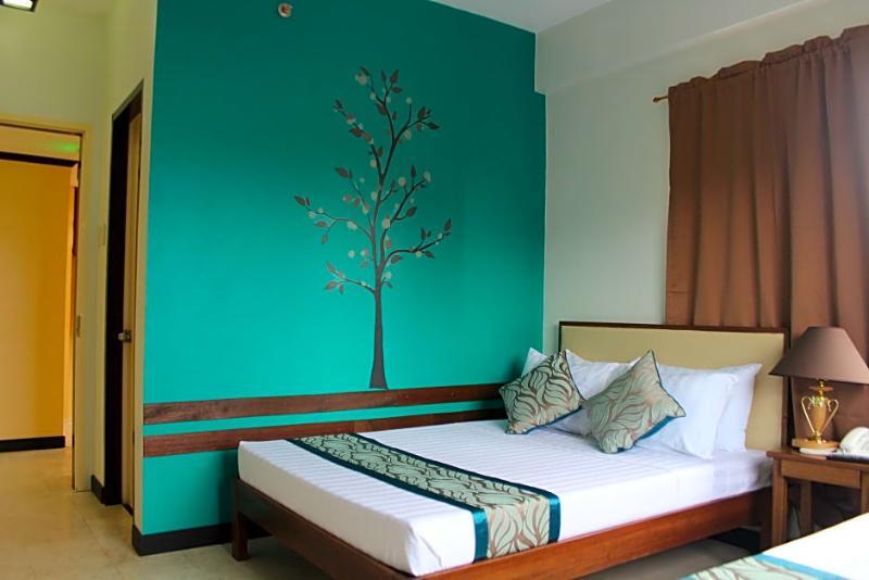 Hotel Reddoorz Near Rizal Junction
